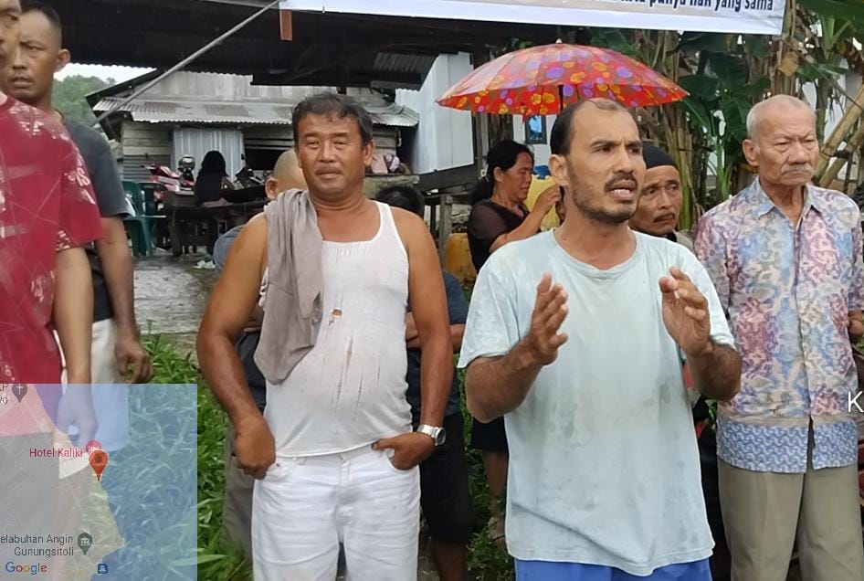 Puluhan Nelayan Pasang Spanduk Tolak Dugaan Reklamasi Dipesisir Laut Kaliki Beach Gunungsitoli