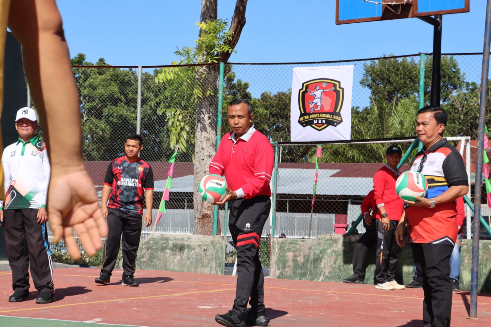 Kapolres Nias Buka Pertandingan Bola Volly Dalam Rangka HUT Bhayangkara Ke-78 Tahun 2024