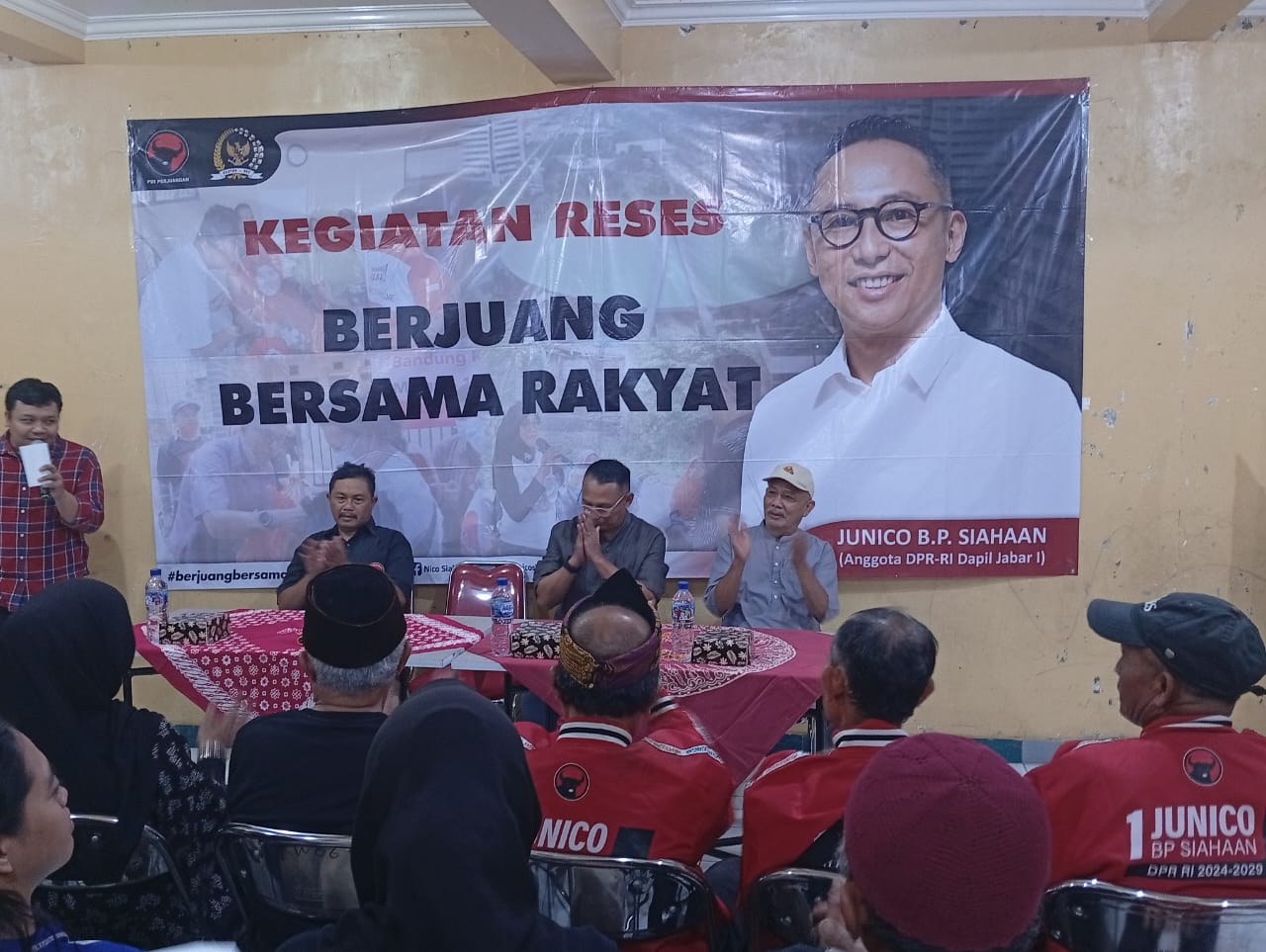 Reses Junico S.P,  Siahaan di Jatihandap, Soroti Program Makan Gratis dan Koperasi Merah Putih